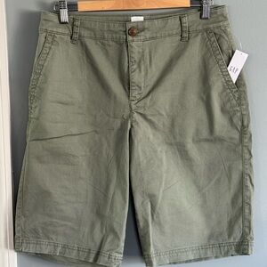 GAP Women’s Green Khaki Shorts NWT